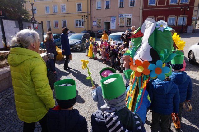 Radosne świętowanie pierwszego dnia wiosny w Złotym Stoku