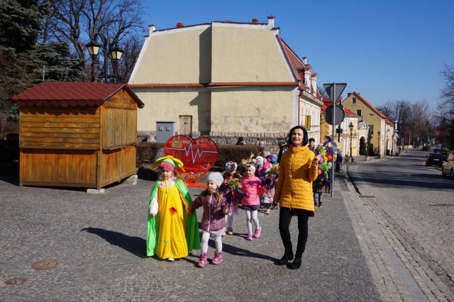 Radosne świętowanie pierwszego dnia wiosny w Złotym Stoku