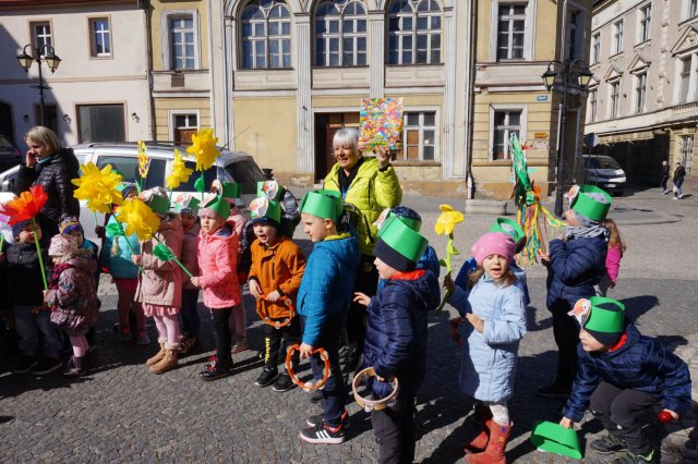 Radosne świętowanie pierwszego dnia wiosny w Złotym Stoku
