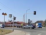 Kolizja volkswagena i BMW na skrzyżowaniu Dalekiej i k8