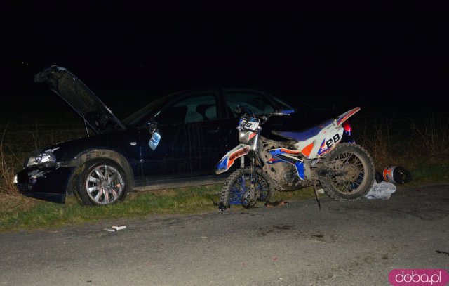 Wypadek motocykla i dwóch osobówek między Stolcem a Kamieńcem