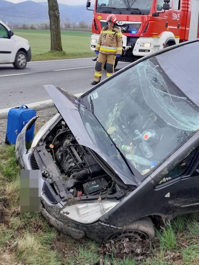 Osobówka w rowie na ósemce za Braszowicami