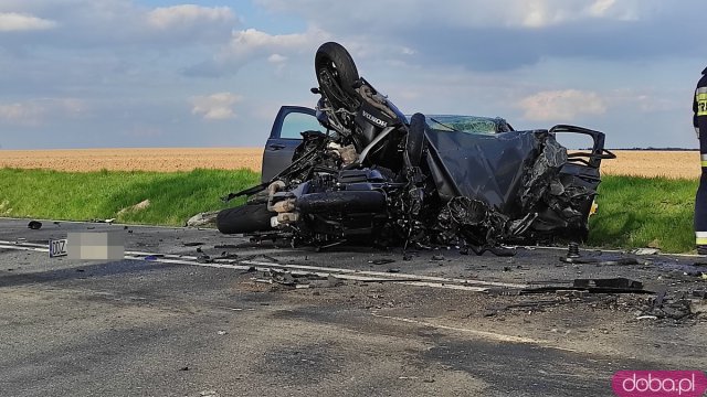 Zderzenie ciężarówki, osobówki i dwóch motocykli na ósemce w Ząbkowicach Śląskich