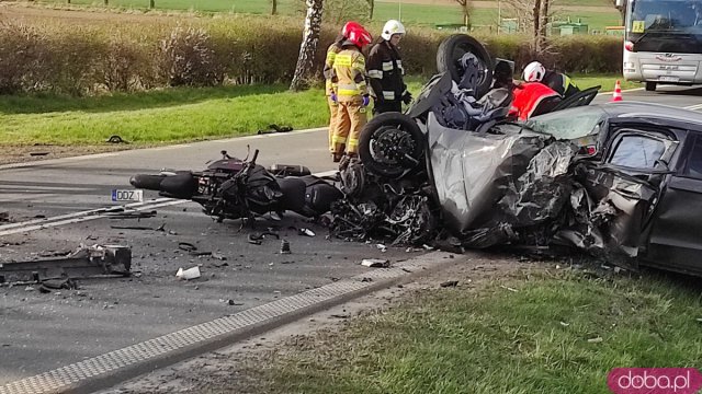 Zderzenie ciężarówki, osobówki i dwóch motocykli na ósemce w Ząbkowicach Śląskich