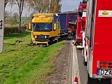 Zderzenie ciężarówki, osobówki i dwóch motocykli na ósemce w Ząbkowicach Śląskich