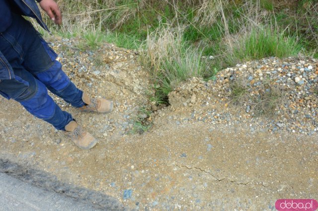 Ciężarówka wypadła z drogi na trasie do Grochowej 
