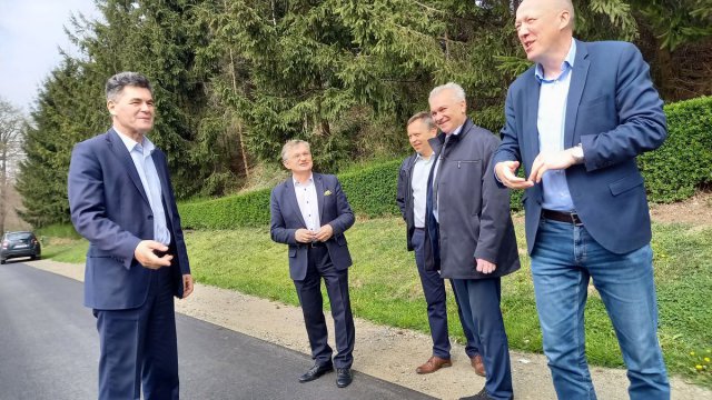Kolejne drogi powiatowe jak nowe. Remont Gliwickiej w Ziębicach i drogi w Starczówku dobiegł końca