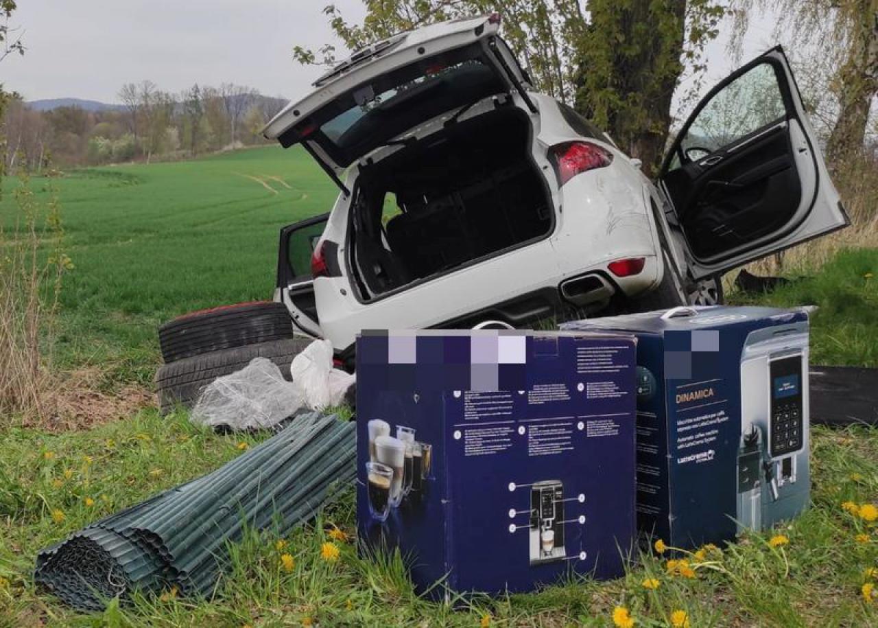 21-latek ukradł sprzęt AGD w Ząbkowicach Śląskich. Wpadł po szaleńczym pościgu