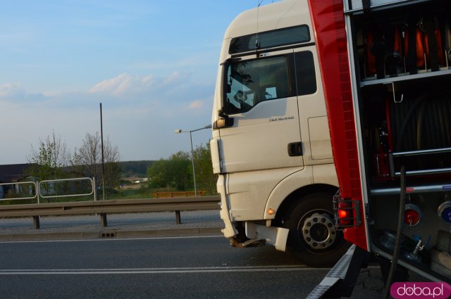 Zderzenie osobówki i ciężarówki na dk46 w Złotym Stoku