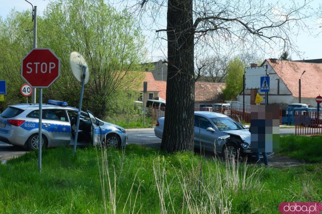 Zderzenie opla i mercedesa w Strąkowej