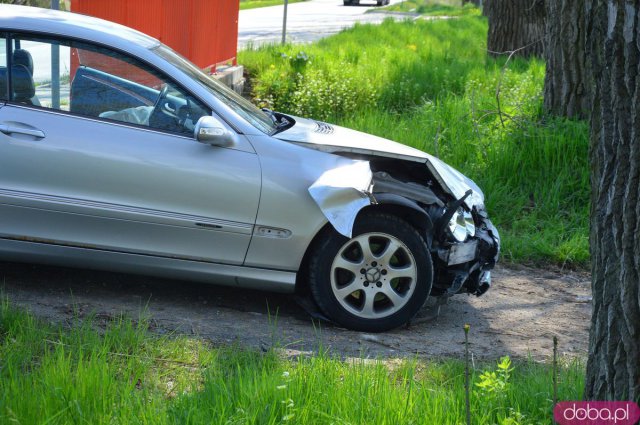 Zderzenie opla i mercedesa w Strąkowej