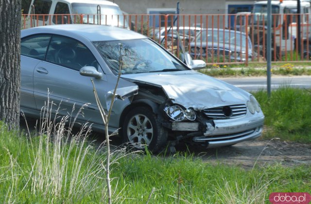 Zderzenie opla i mercedesa w Strąkowej