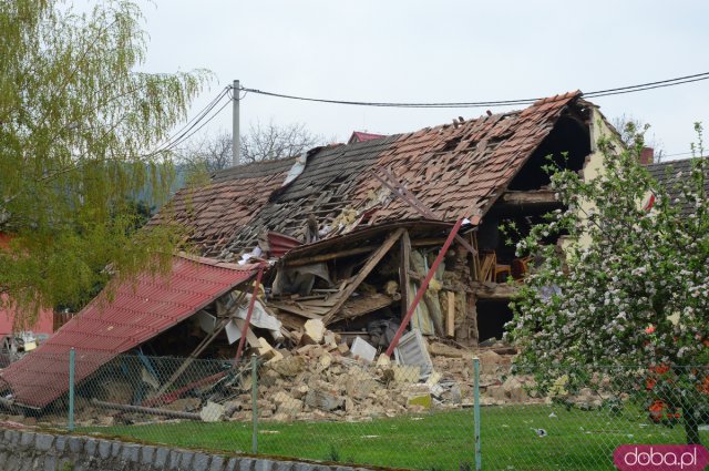 Wybuch w domu jednorodzinnym w Ożarach. Trzy osoby poszkodowane