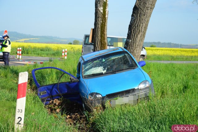 Zderzenie busa i osobówki na skrzyżowaniu Tarnów - Olbrachcice Wielkie