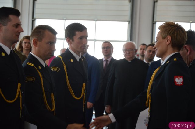 Powiatowy Dzień Strażaka. Awanse zawodowe i poświęcenie figury św. Floriana