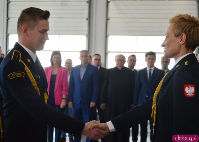 Powiatowy Dzień Strażaka. Awanse zawodowe i poświęcenie figury św. Floriana