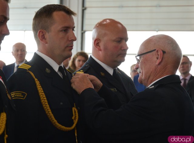 Powiatowy Dzień Strażaka. Awanse zawodowe i poświęcenie figury św. Floriana