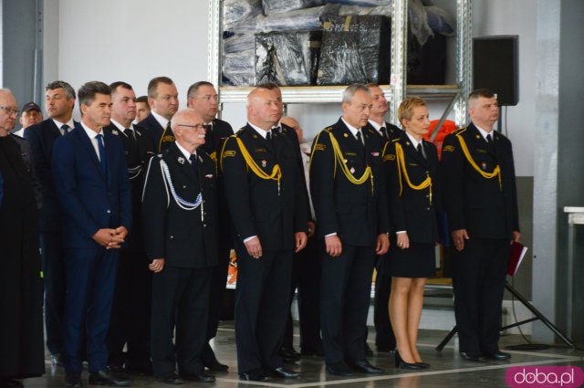 Powiatowy Dzień Strażaka. Awanse zawodowe i poświęcenie figury św. Floriana