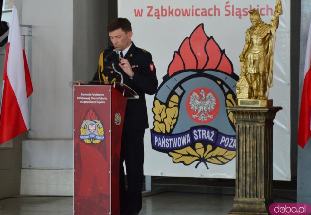 Powiatowy Dzień Strażaka. Awanse zawodowe i poświęcenie figury św. Floriana