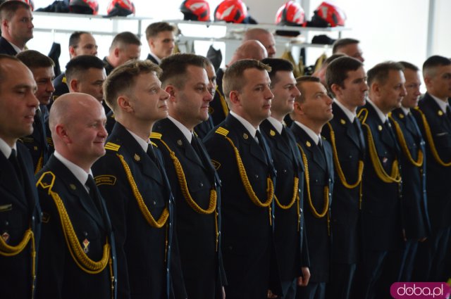 Powiatowy Dzień Strażaka. Awanse zawodowe i poświęcenie figury św. Floriana