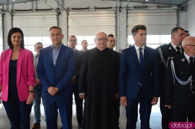 Powiatowy Dzień Strażaka. Awanse zawodowe i poświęcenie figury św. Floriana