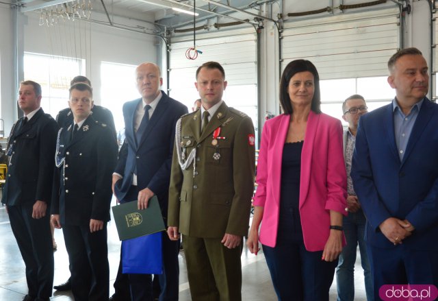 Powiatowy Dzień Strażaka. Awanse zawodowe i poświęcenie figury św. Floriana