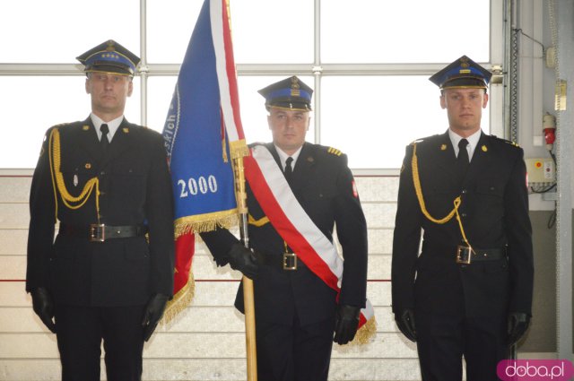Powiatowy Dzień Strażaka. Awanse zawodowe i poświęcenie figury św. Floriana