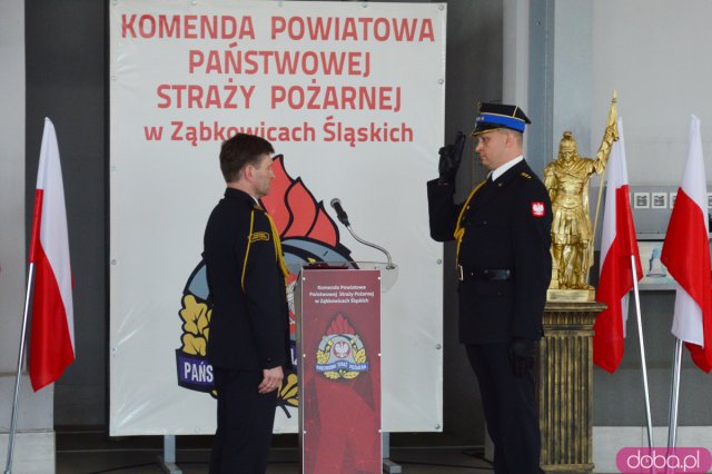 Powiatowy Dzień Strażaka. Awanse zawodowe i poświęcenie figury św. Floriana