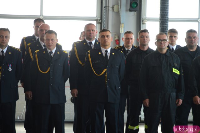 Powiatowy Dzień Strażaka. Awanse zawodowe i poświęcenie figury św. Floriana