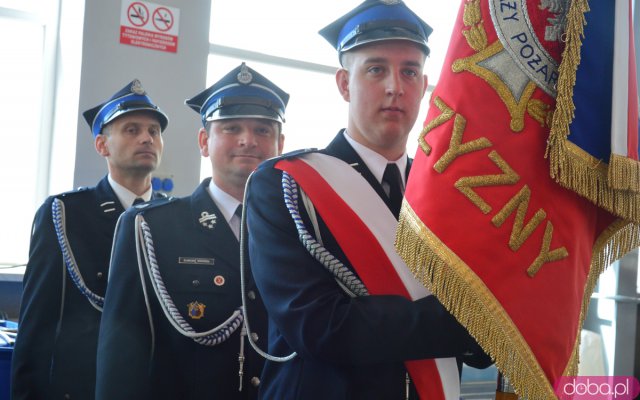 Powiatowy Dzień Strażaka. Awanse zawodowe i poświęcenie figury św. Floriana
