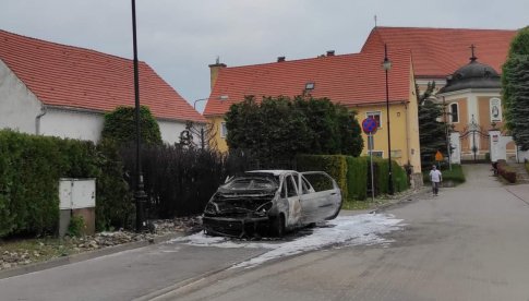Pożar samochodu w Ząbkowicach Śląskich