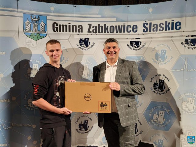 Ząbkowice Śl.: Wręczono 168 laptopów
