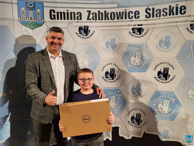 Ząbkowice Śl.: Wręczono 168 laptopów