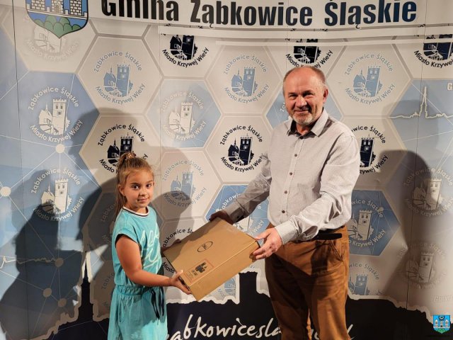 Ząbkowice Śl.: Wręczono 168 laptopów