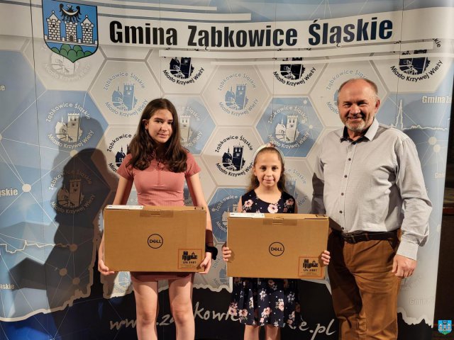 Ząbkowice Śl.: Wręczono 168 laptopów
