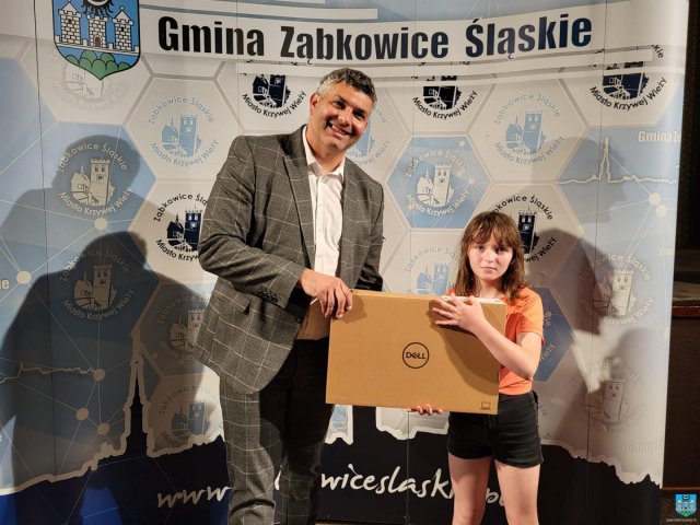 Ząbkowice Śl.: Wręczono 168 laptopów