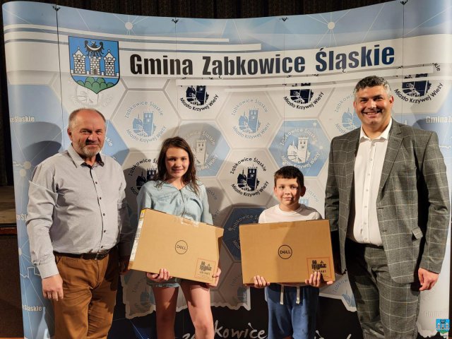 Ząbkowice Śl.: Wręczono 168 laptopów