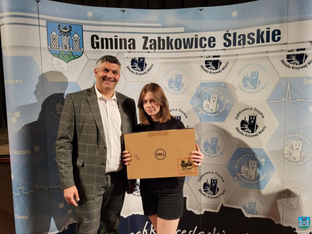 Ząbkowice Śl.: Wręczono 168 laptopów