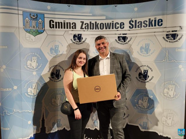 Ząbkowice Śl.: Wręczono 168 laptopów