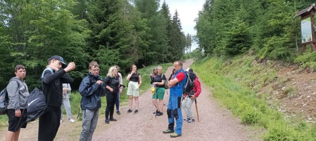 Uczniowie klas 7 SP w Kamieńcu Ząbkowickim na Śnieżniku