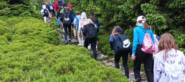 Uczniowie klas 7 SP w Kamieńcu Ząbkowickim na Śnieżniku
