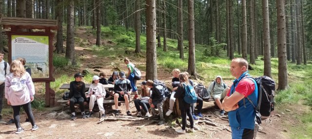 Uczniowie klas 7 SP w Kamieńcu Ząbkowickim na Śnieżniku