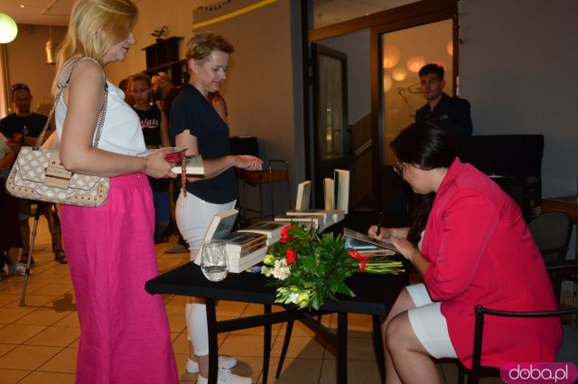 „Bezmiłość”. Sylwia Winnik o świadectwach miłości w piekle na ziemi