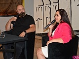 „Bezmiłość”. Sylwia Winnik o świadectwach miłości w piekle na ziemi