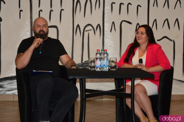 „Bezmiłość”. Sylwia Winnik o świadectwach miłości w piekle na ziemi
