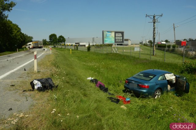Zderzenie samochodu ciężarowego i osobówki na ósemce przed Bardem