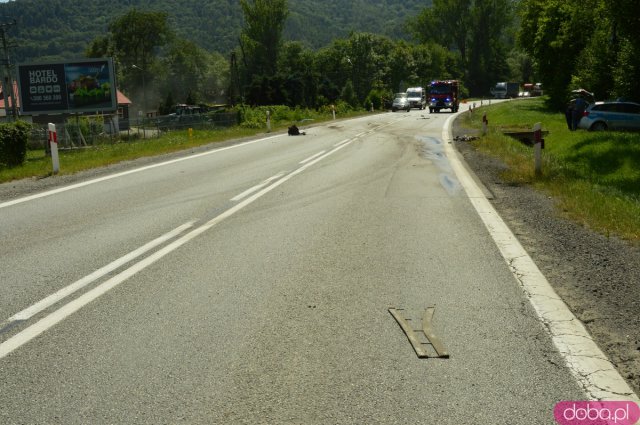 Zderzenie samochodu ciężarowego i osobówki na ósemce przed Bardem