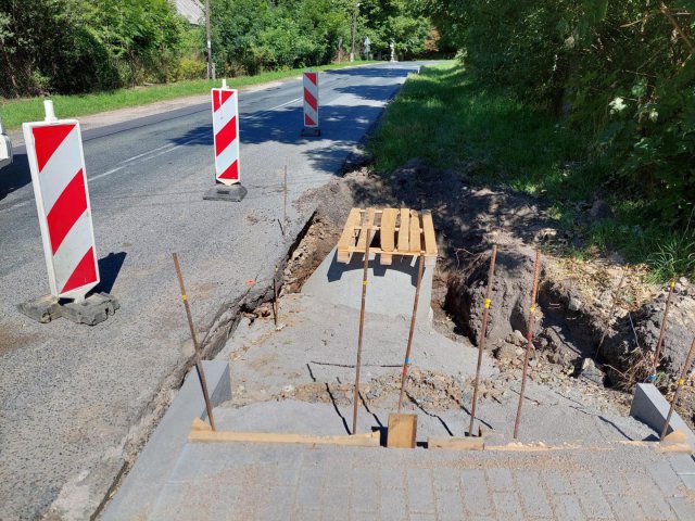 Rozpoczęła się budowa chodnika w Kluczowej. Ruch wahadłowy! 