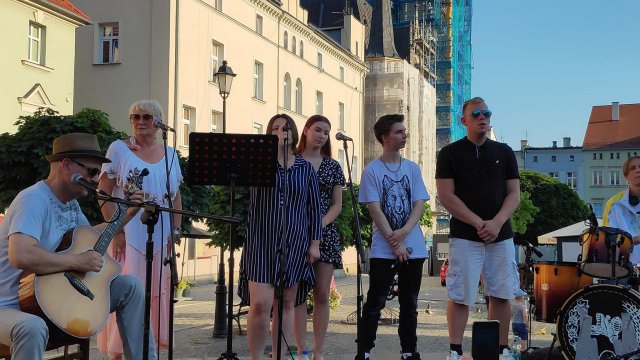 [FOTO] Zaśpiewali na ząbkowickim rynku