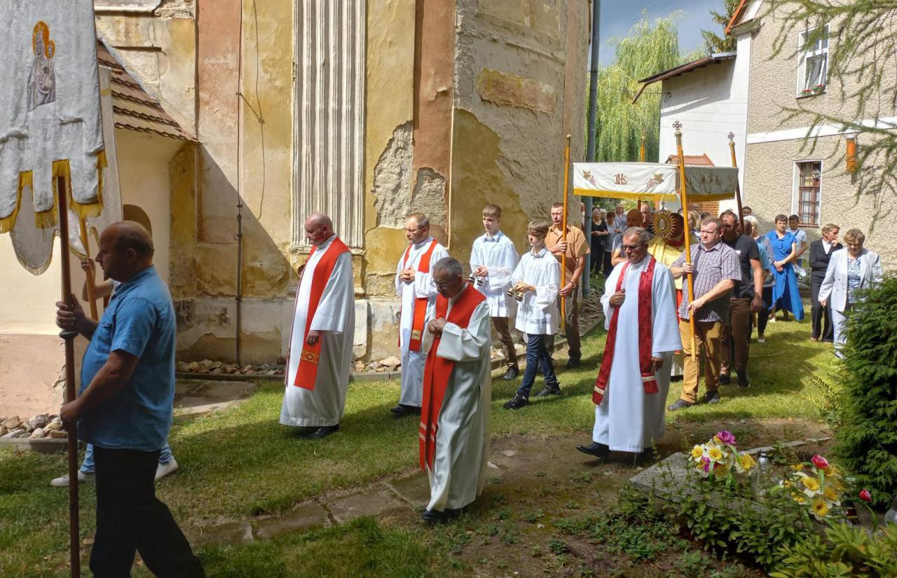 [FOTO] Odpust św. Wawrzyńca w Osinie Wielkiej za nami. Odnowiono część ołtarza